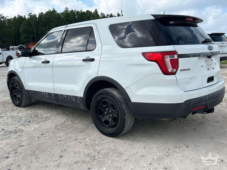 2016-ford-explorer-image-4