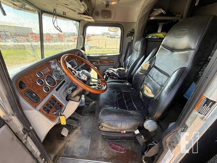 2009-peterbilt-386-image-47