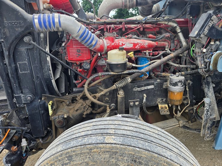 2013-peterbilt-388-image-37