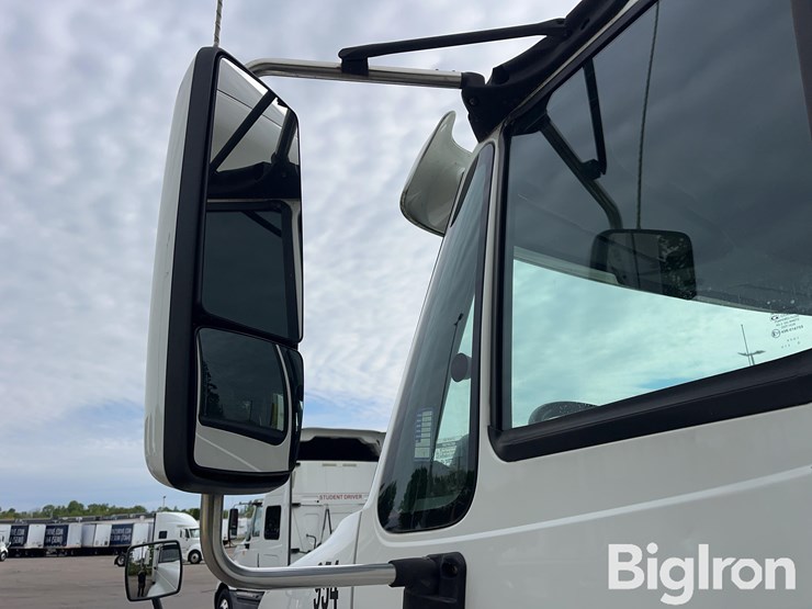 2016-international-prostar-image-17
