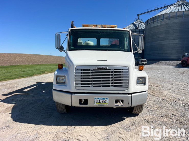 2000-freightliner-fl70-image-2