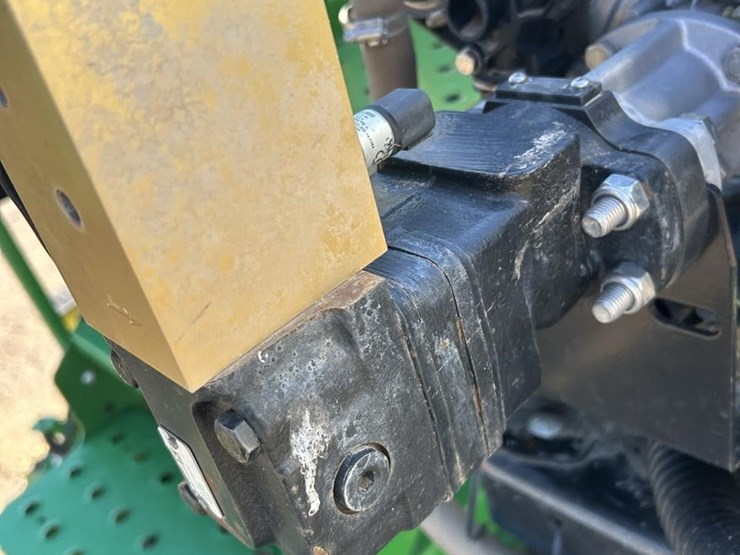 2023-john-deere-db90-image-60