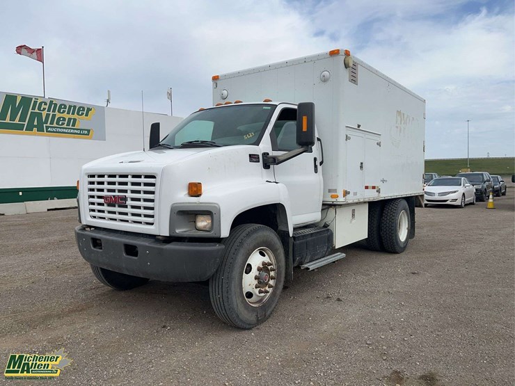 2005-gmc-topkick-c7500-image-1