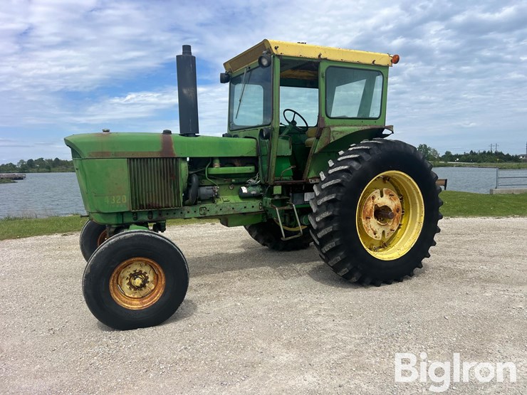 1972-john-deere-4320-image-1
