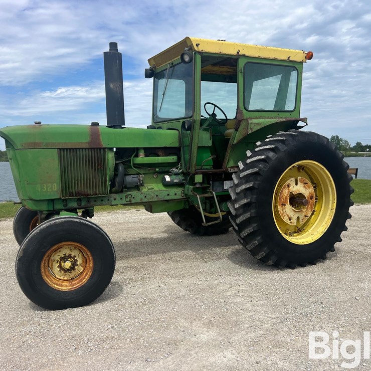 1972 JOHN DEERE 4320
