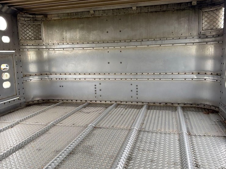 2001-wilson-livestock-trailer-image-62