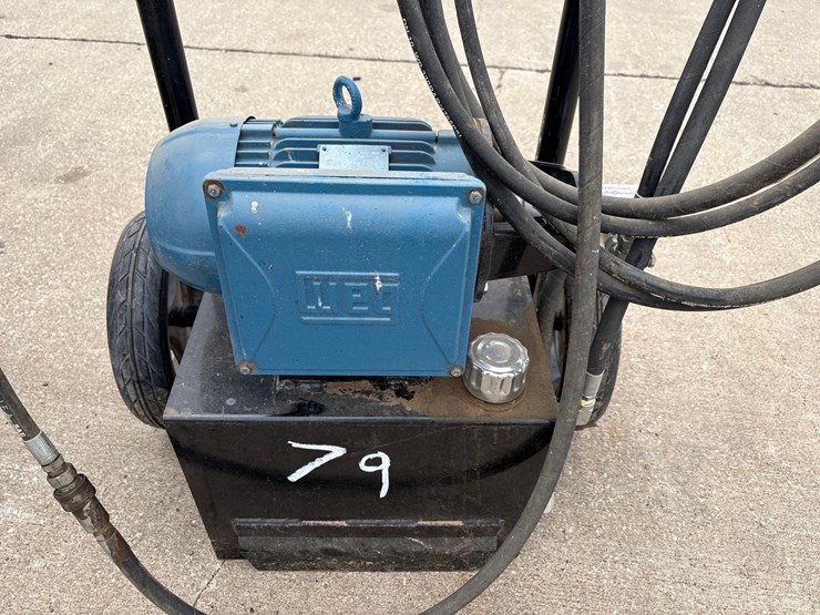 big-red-8-1/2ft-hydraulic-squeeze-chute-image-22