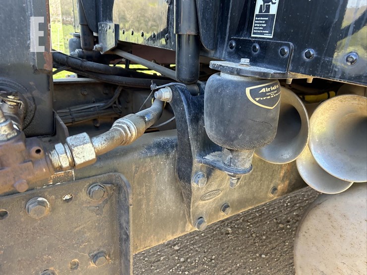 2017-peterbilt-389-image-45