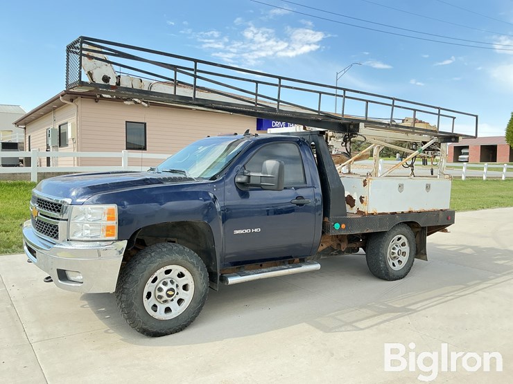 2012-chevrolet-3500hd-image-1