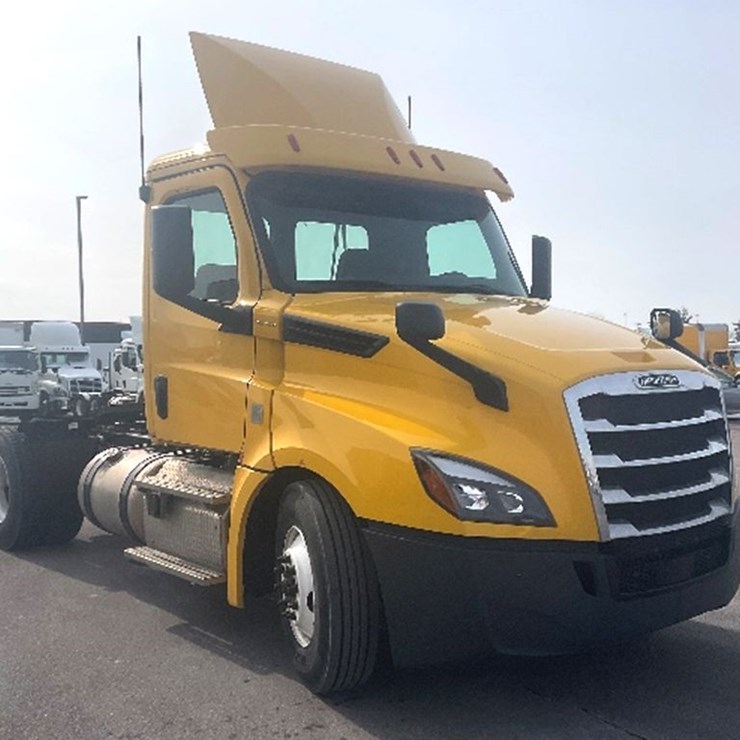 2019 FREIGHTLINER CASCADIA 126