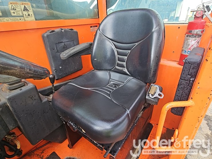 2016-jlg-g6-42a-image-27