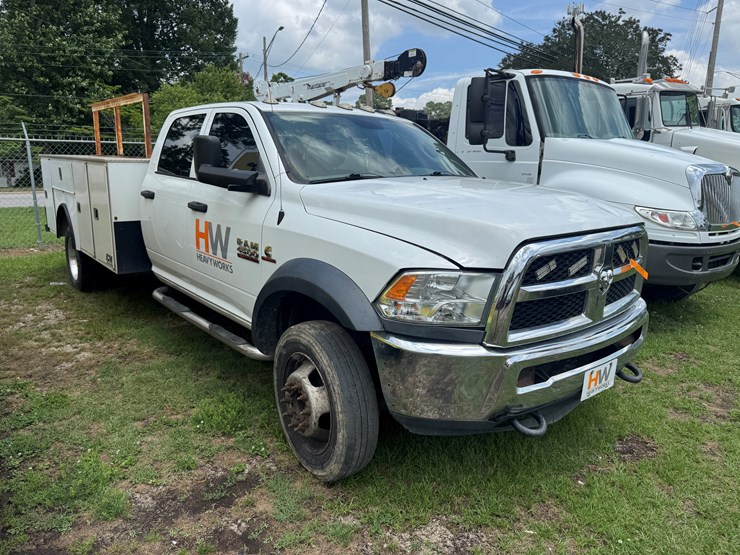 2018-ram-4500-not-running-dually-service-truck-cm-truck-beds-cmg-service-body-4wd---(bad-transfer-image-2