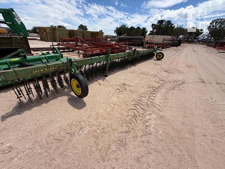 john-deere-400-image-1