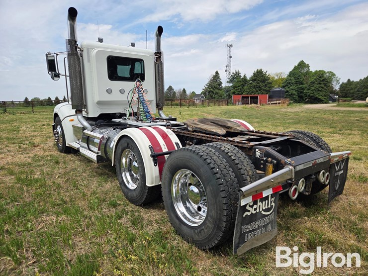 2009-peterbilt-384-image-7