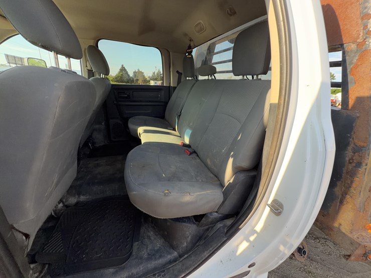 2017-dodge-3500-image-19