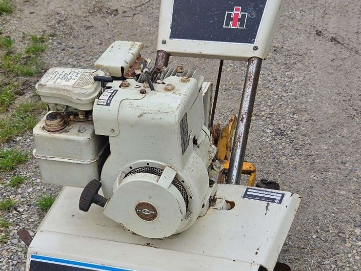 1975-cub-cadet-526-tiller-image-1