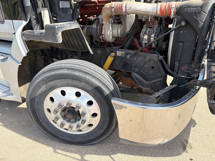 2009-peterbilt-387-image-58
