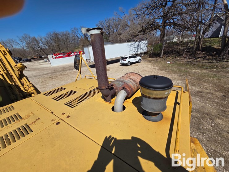 caterpillar-225-image-16