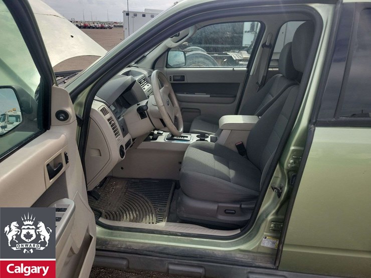 ford-escape-hybrid-image-13