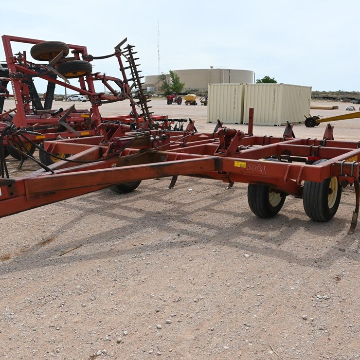 SUNFLOWER PLOW 5021
