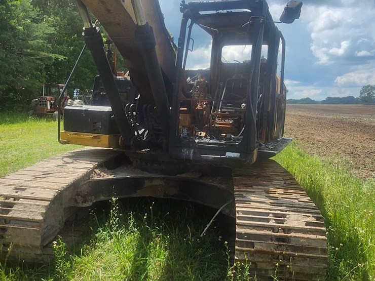 caterpillar-324e-image-2