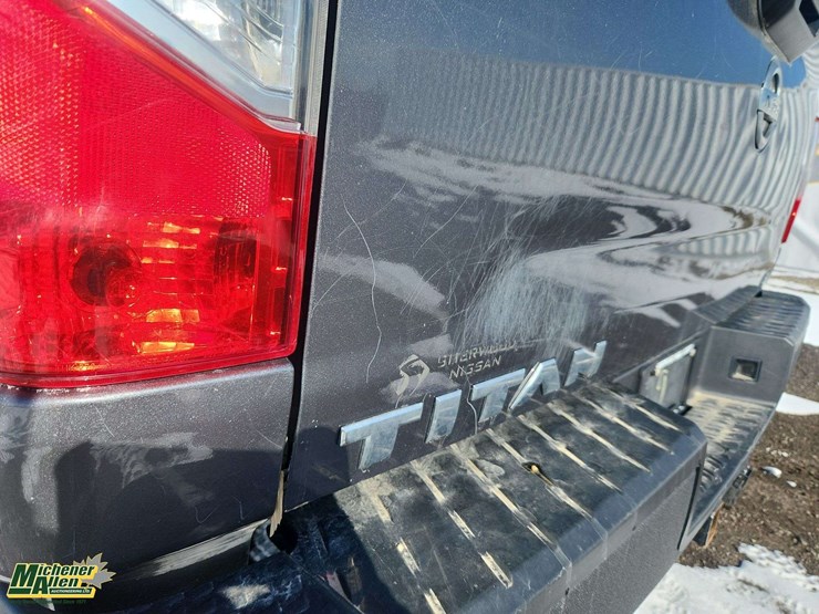 2017-nissan-titan-image-42