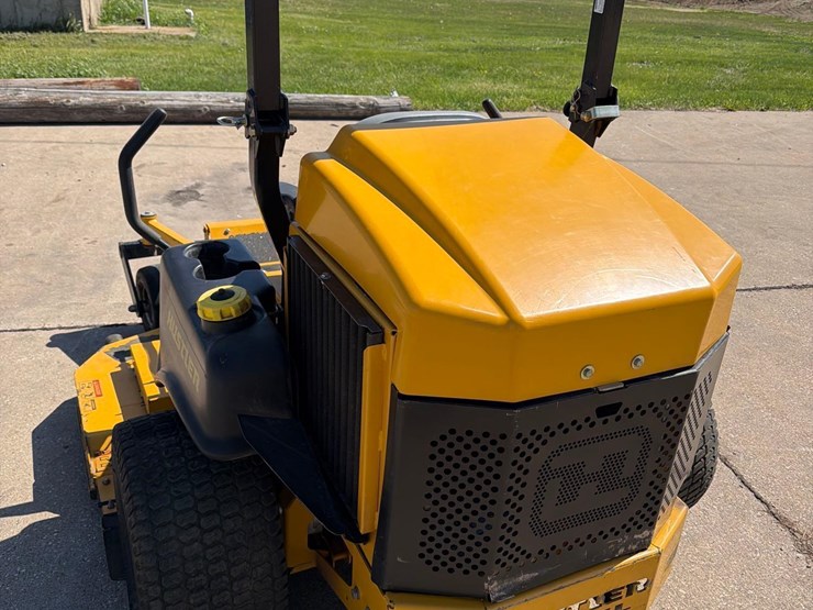 hustler-z-diesel-zero-turn-lawnmower-image-14
