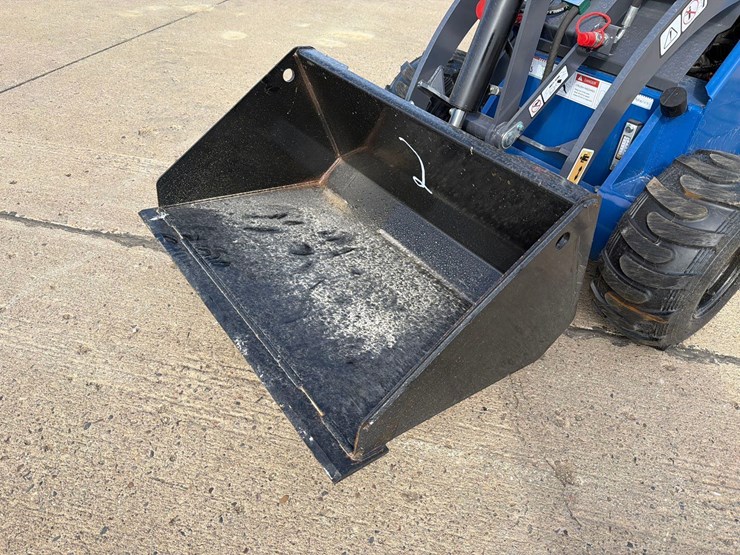 2025-agt-mx-mrw14-stand-behind-skidloader-image-5