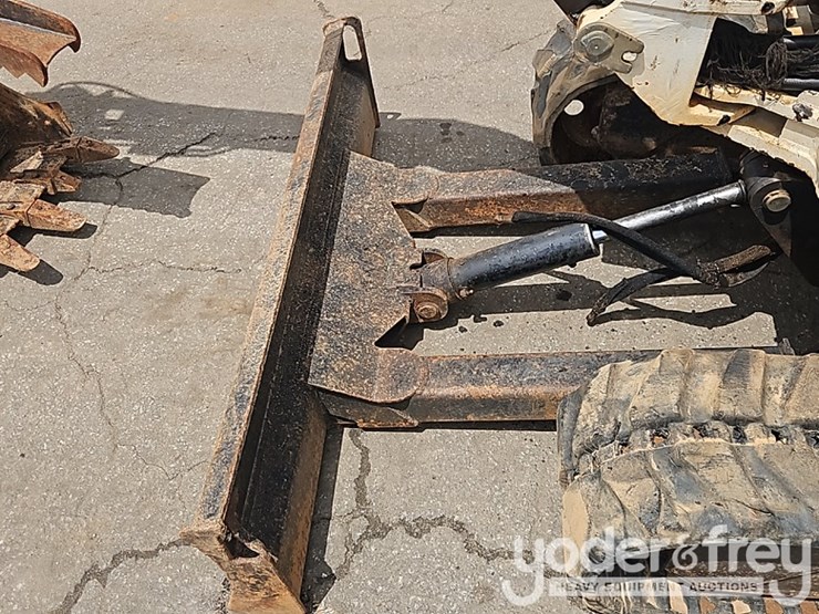 bobcat-325-image-17