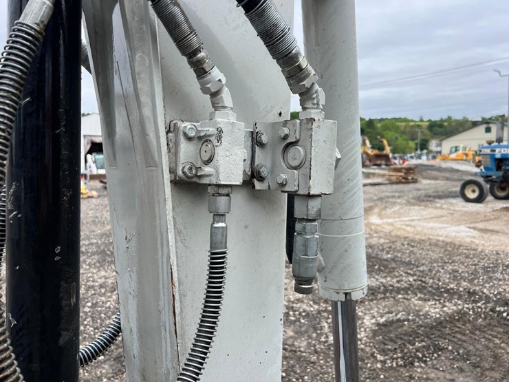 2018-takeuchi-tb260-image-13
