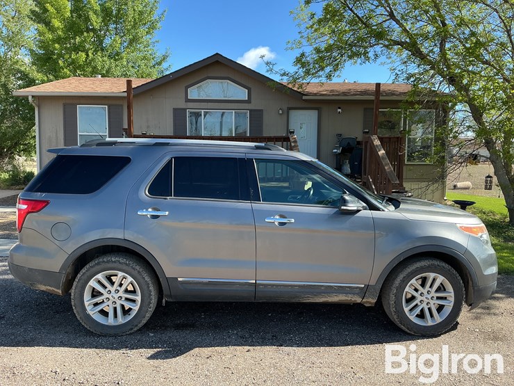 2014-ford-explorer-xlt-image-4