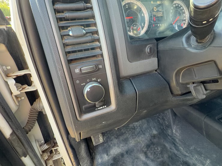 2017-dodge-3500-image-18