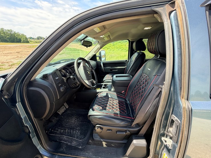 #24066-•-2011-chevrolet-silverado-pickup-truck-image-16