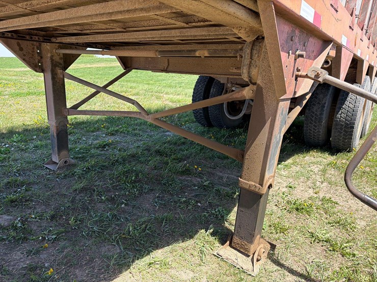 1976-bobc-30ft-live-bottom-semi-silage-trailer-image-13