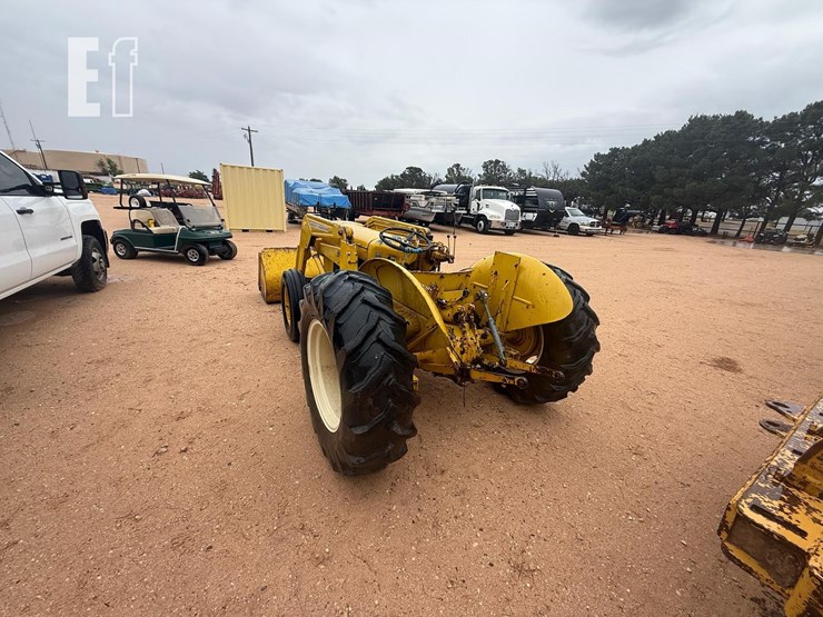 massey-ferguson-tractor-5651-image-3