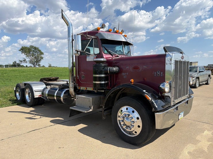 1981-peterbilt-359-image-3