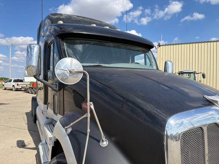 2009-peterbilt-387-image-21