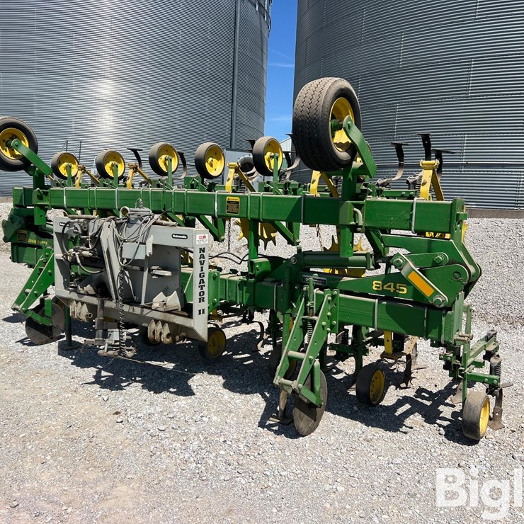 JOHN DEERE 845