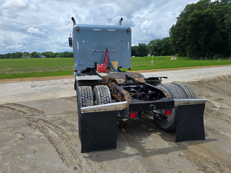 2013-peterbilt-388-image-15