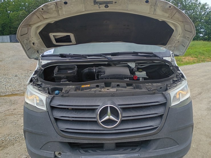 2019-mercedes-benz-sprinter-2500-image-16