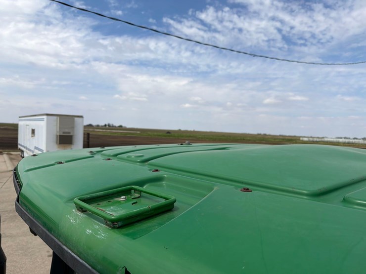 2012-john-deere-8310r-image-61
