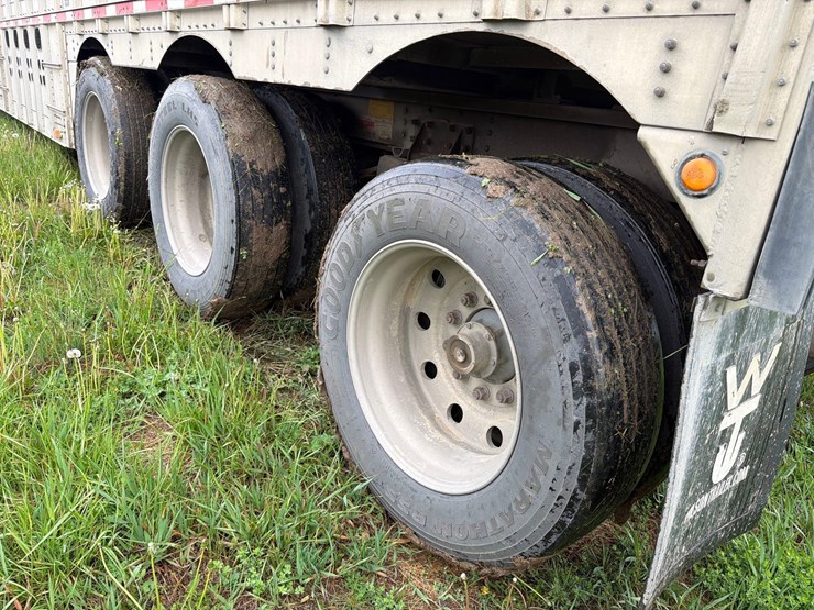 2001-wilson-livestock-trailer-image-7