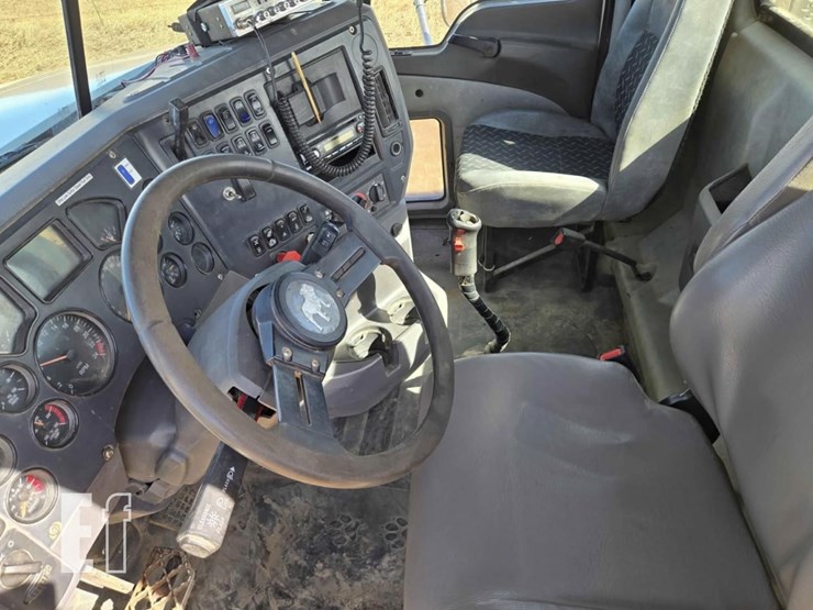 2012-mack-pinnacle-chu613-image-11