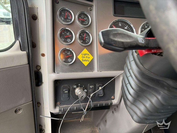 2014-kenworth-t370-image-12