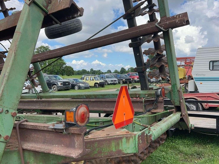 john-deere-235-image-8