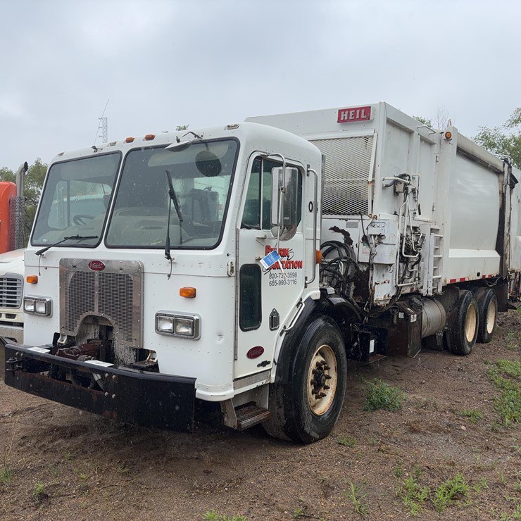 2004 PETERBILT 320