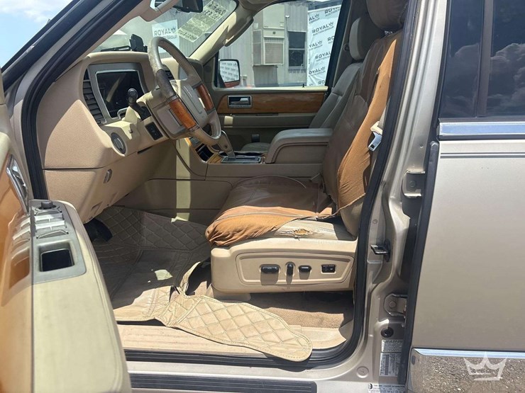 2007-lincoln-navigator-image-13