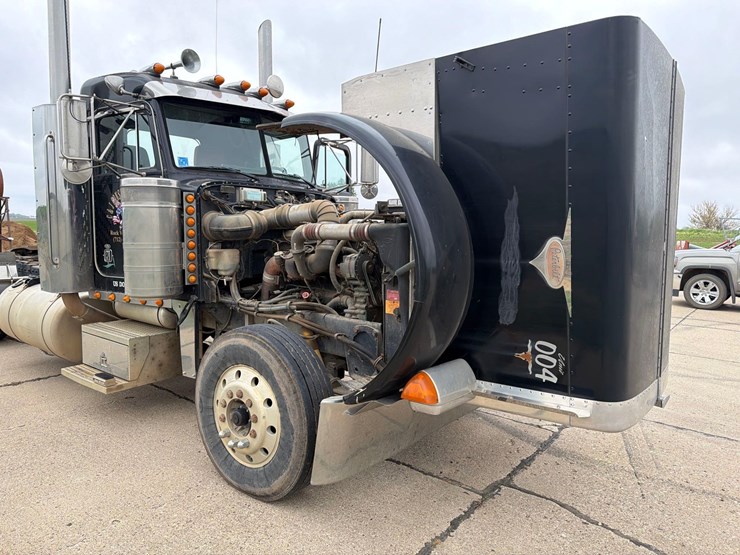 2000-peterbilt-379-image-49