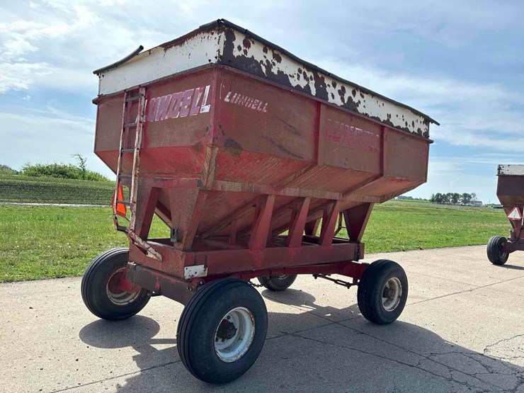 lundell-350-bushel-gravity-wagon-image-3