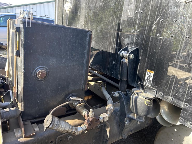 2017-peterbilt-389-image-103